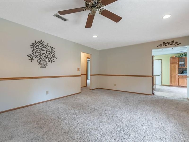 6685 Oakwood Lane, Huber Heights, OH 45424 Photo 5