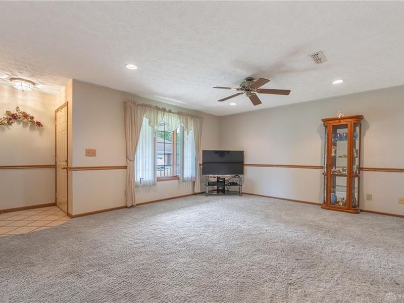 6685 Oakwood Lane, Huber Heights, OH 45424 Photo 7