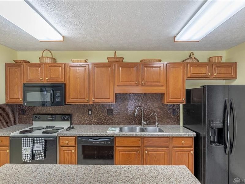 6685 Oakwood Lane, Huber Heights, OH 45424 Photo 8