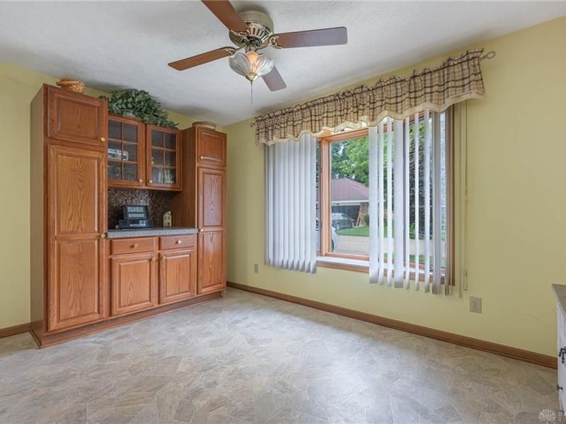 6685 Oakwood Lane, Huber Heights, OH 45424 Photo 9