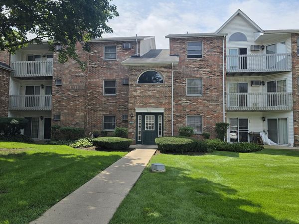 4402 W Shamrock Lane , Unit 2B, McHenry, IL 60050