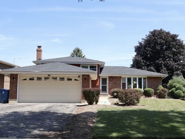 510 W Millns Court , Addison, IL 60101