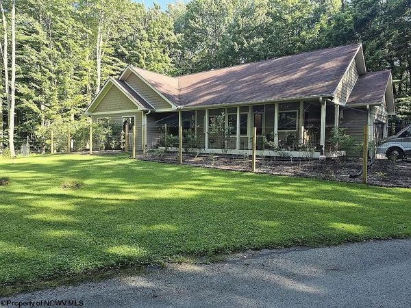 464 Maple Avenue, Davis, WV 26260