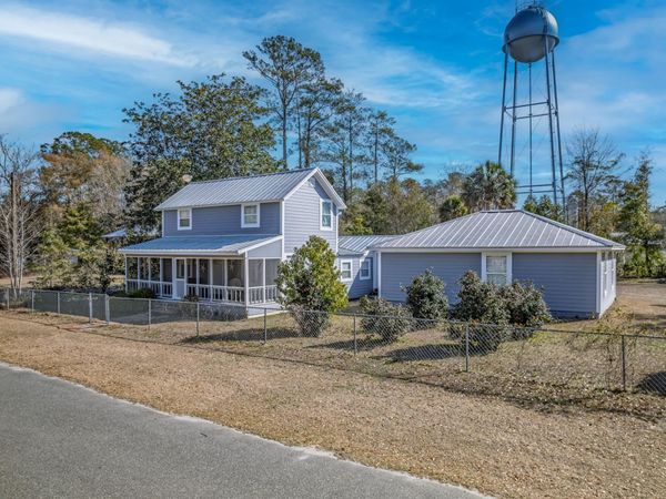 67 Yellow Jacket Avenue , Sopchoppy, FL 32358