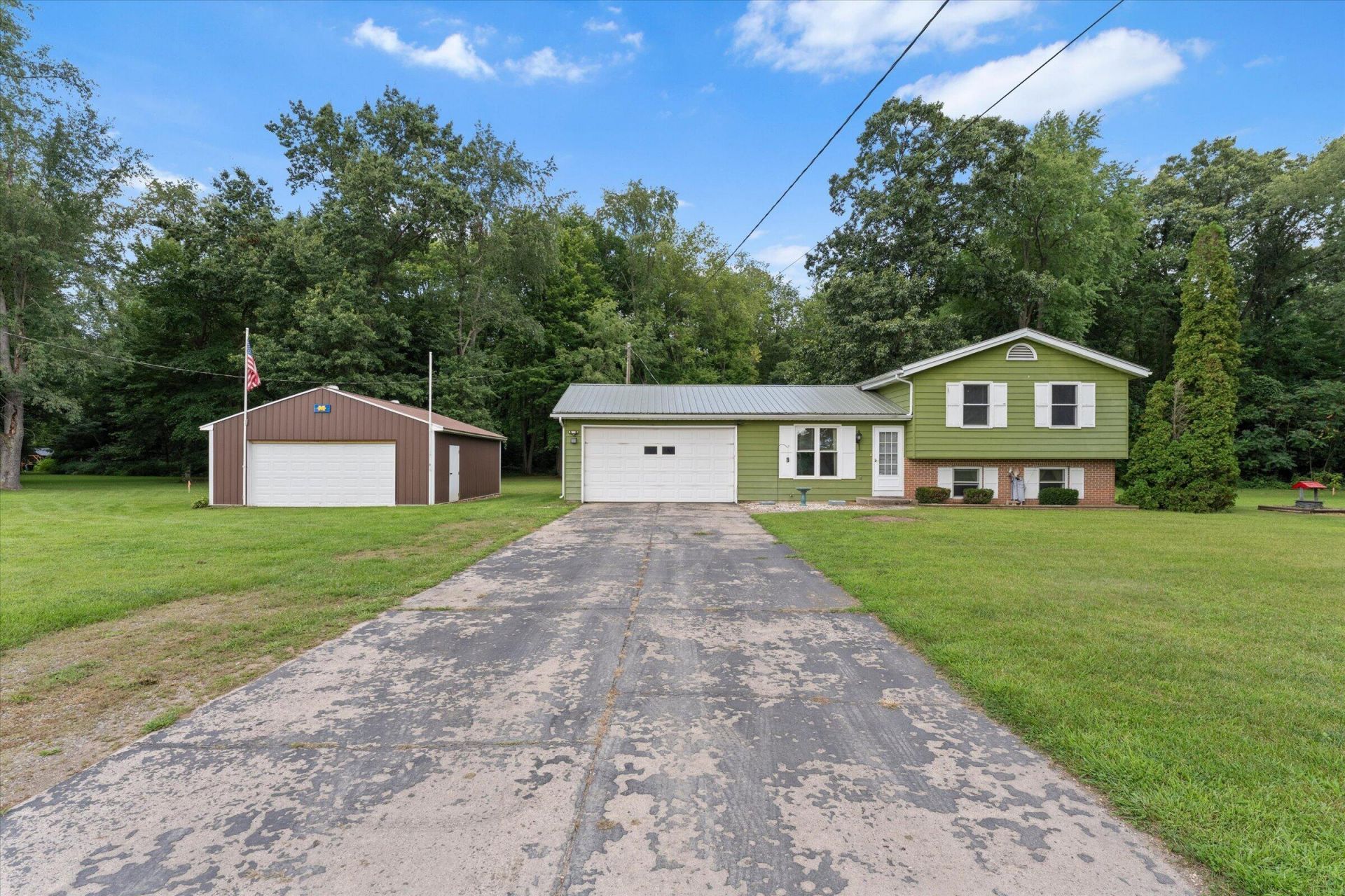 19070 State Line Road, Edwardsburg, MI 49112 Main Photo