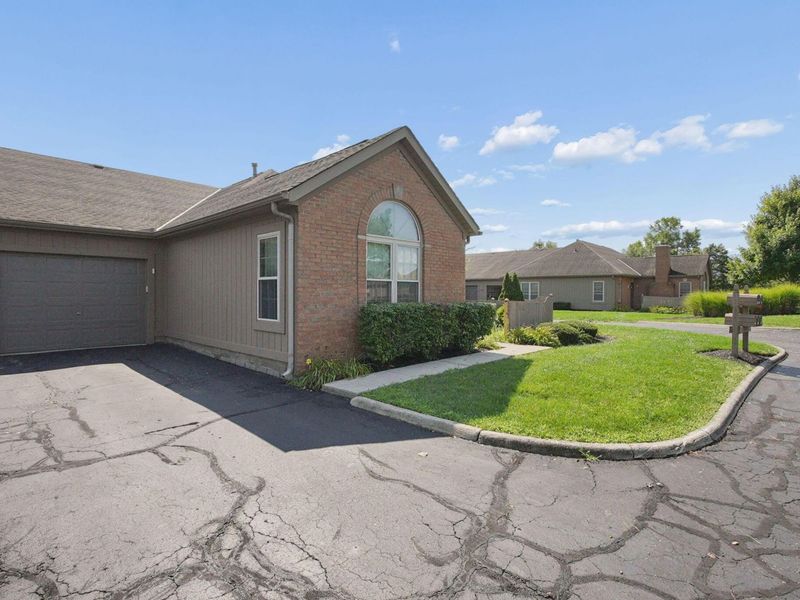 2395 Hooverside Lane , Grove City, OH 43123 Photo 6