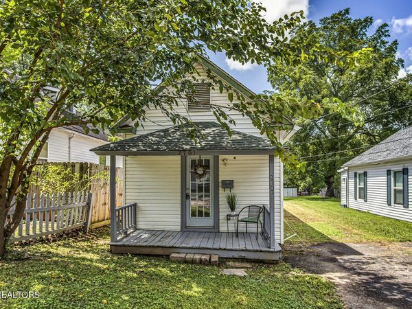 2701 Barton St, Knoxville, TN 37917