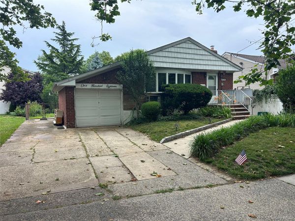 118 Franklin Avenue , Malverne, NY 11565