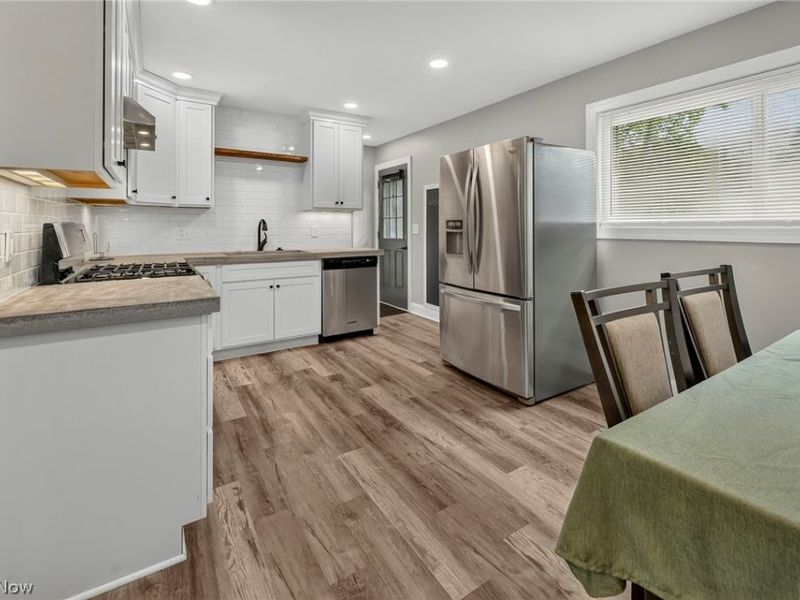 2514 Regentview Street NE, Canton, OH 44705 Photo 10