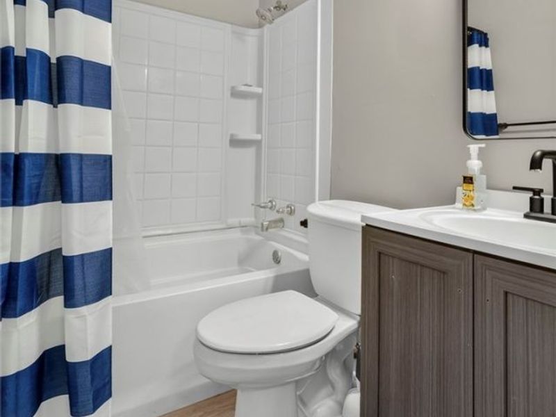 2514 Regentview Street NE, Canton, OH 44705 Photo 17