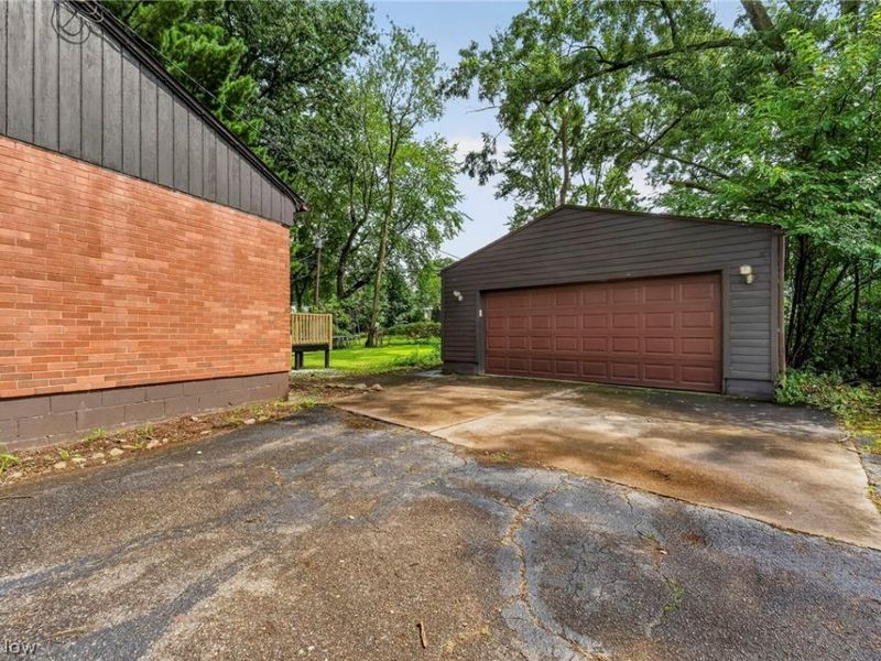 2514 Regentview Street NE, Canton, OH 44705 Photo 21
