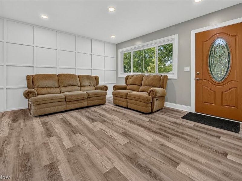 2514 Regentview Street NE, Canton, OH 44705 Photo 6