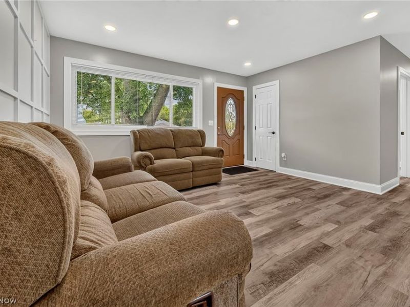 2514 Regentview Street NE, Canton, OH 44705 Photo 8