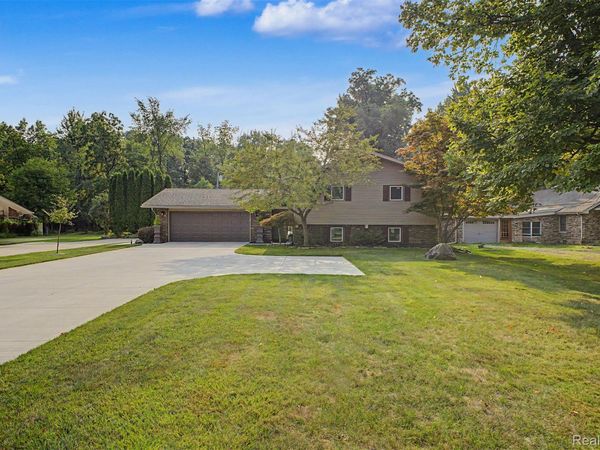 21055 Parke Lane, Grosse Ile Township, Mi 48138