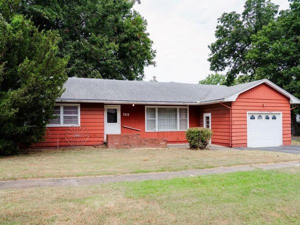 300 Huston Avenue, Altamont, KS 67330
