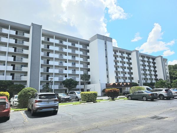 5860 NW 44TH Street, Unit 412, Lauderhill, FL 33319