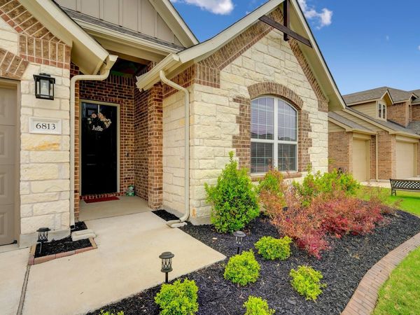 6813 Leonardo DR, Round Rock, TX 78665