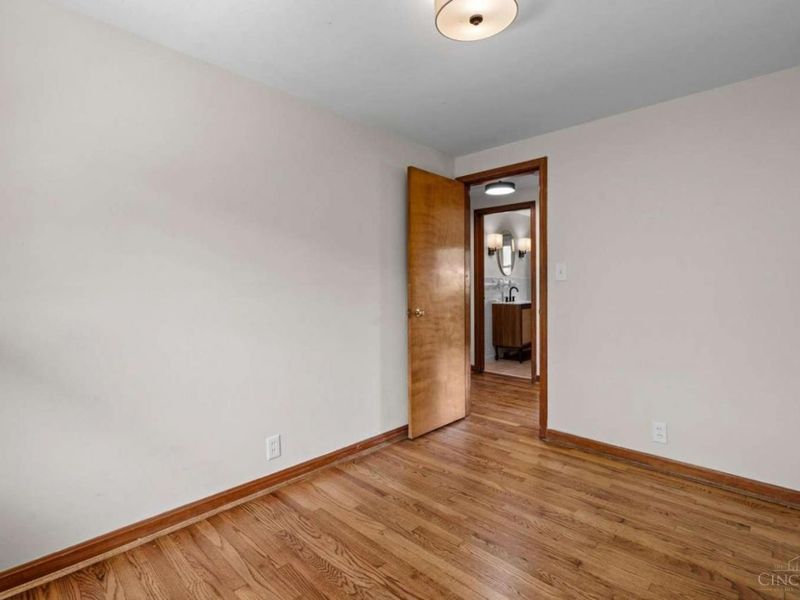 2562 Montana Avenue, Cincinnati, OH 45211 Photo 16