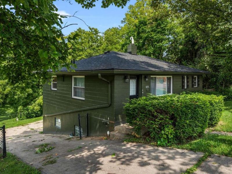 2562 Montana Avenue, Cincinnati, OH 45211 Photo 3