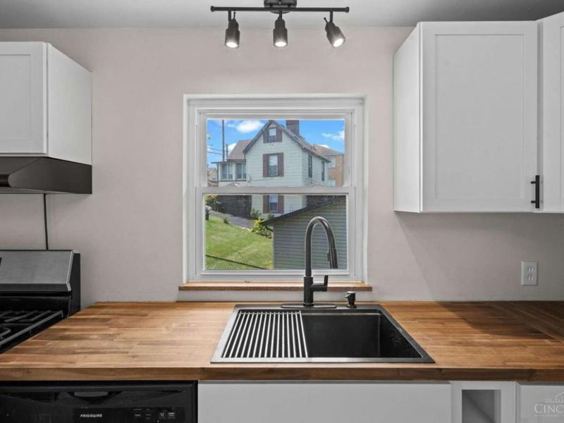 2562 Montana Avenue, Cincinnati, OH 45211 Photo 6