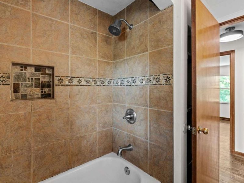2562 Montana Avenue, Cincinnati, OH 45211 Photo 8