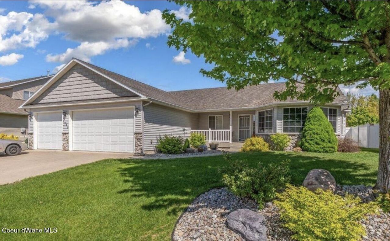 7948 N Carrington Ln, Coeur d Alene, ID 83815 Main Photo