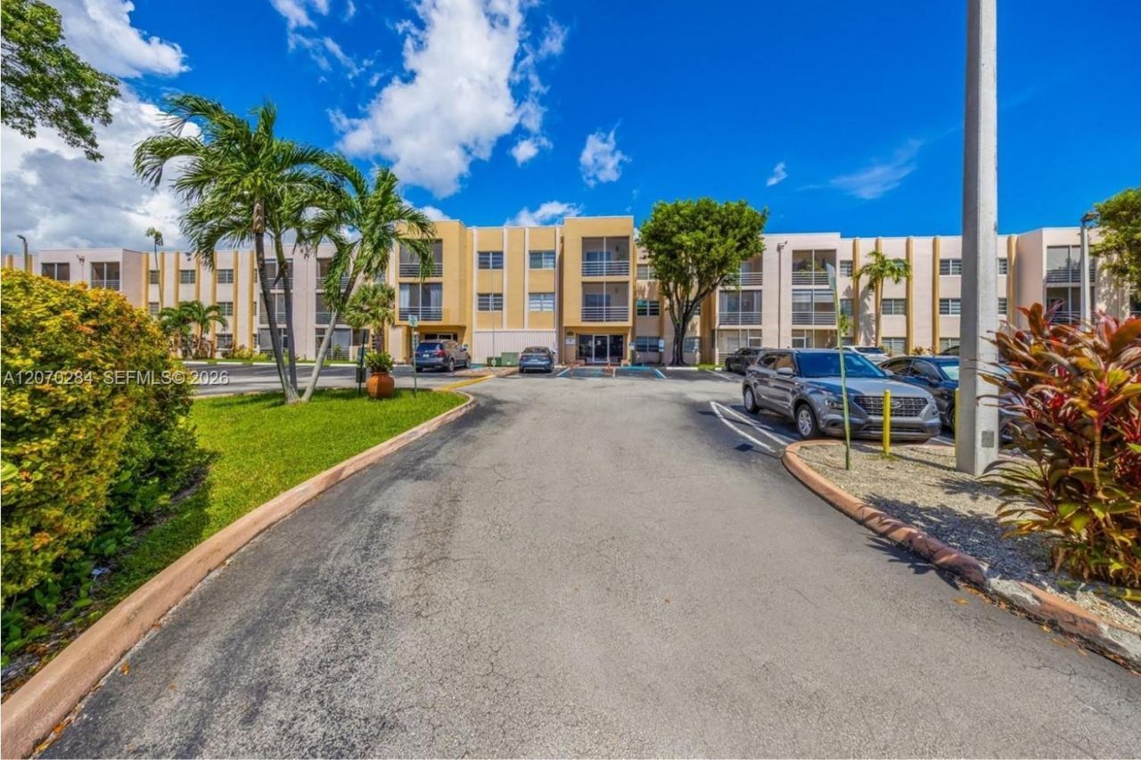 15888 SW 95th Ave , Unit 209, Miami, FL 33157 Photo