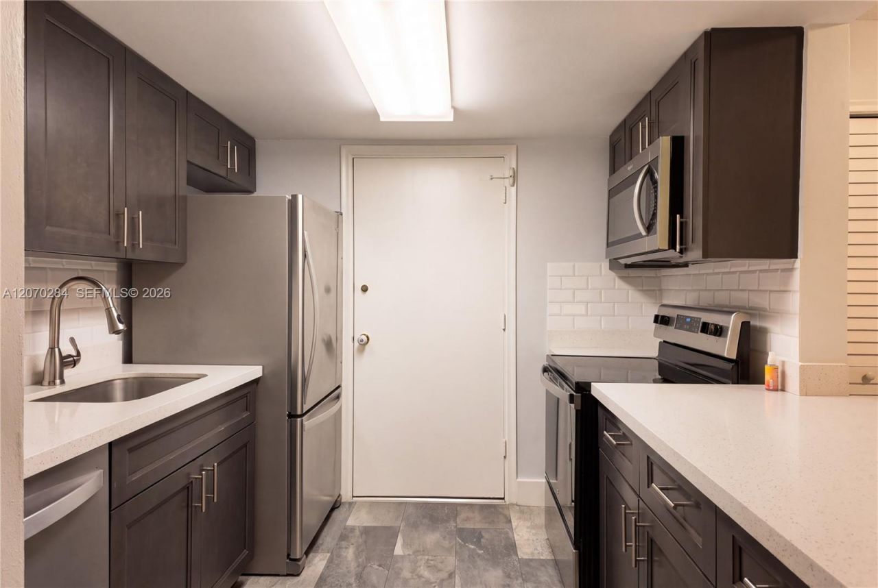 15888 SW 95th Ave , Unit 209, Miami, FL 33157 Photo