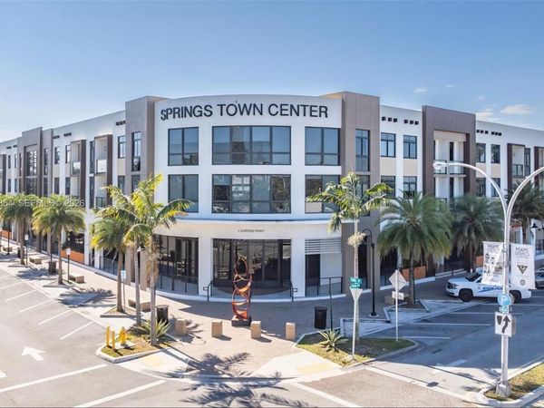 1 Curtiss Pkwy , Unit 313, Miami Springs, FL 33166