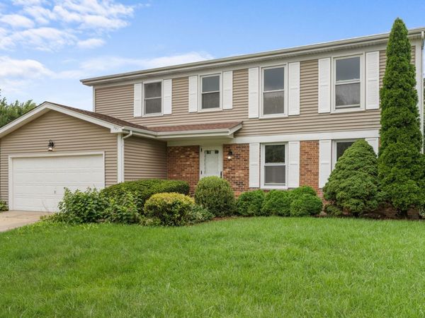 980 Sandalwood Lane , Crystal Lake, IL 60014