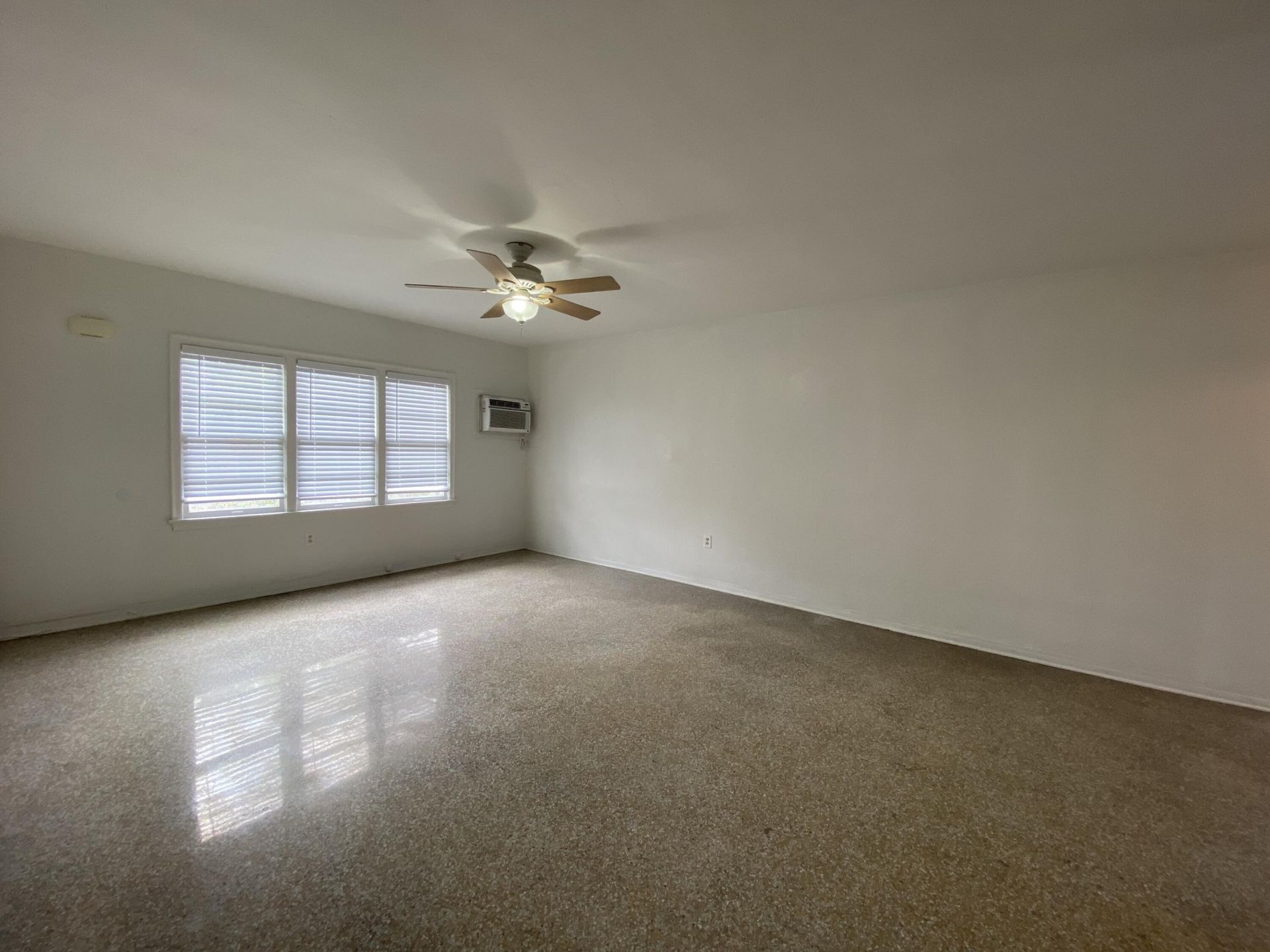 1020 NE 3rd Street, Unit 1020, Fort Lauderdale, FL 33301 Photo