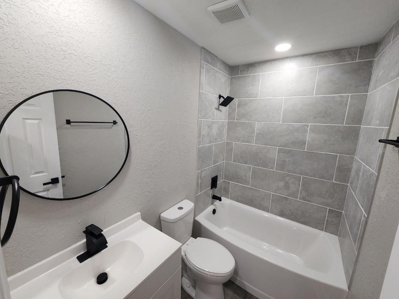 1207 62nd Avenue E, Bradenton, FL 34203 Photo