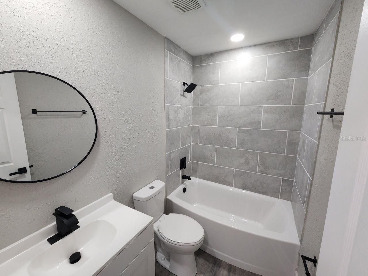 1207 62nd Avenue E, Bradenton, FL 34203 Photo