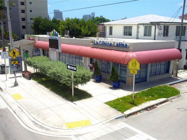1058 SW 1st St , Miami, FL 33130
