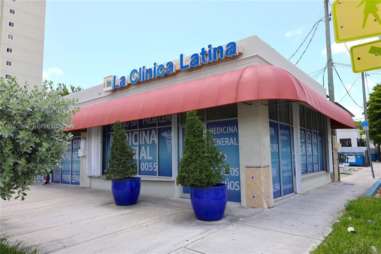 1058 SW 1st St , Miami, FL 33130 Photo