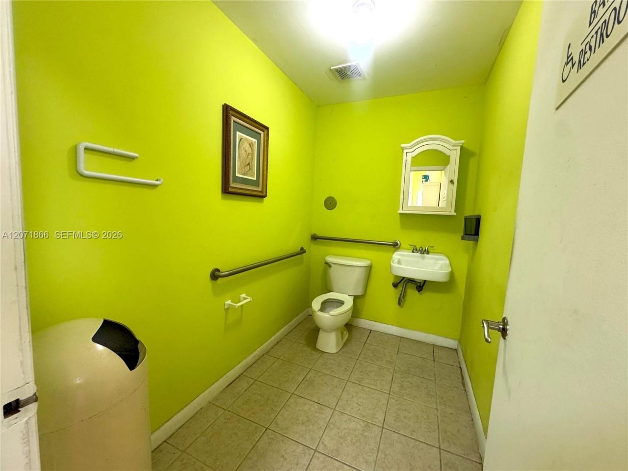 1058 SW 1st St , Miami, FL 33130 Photo