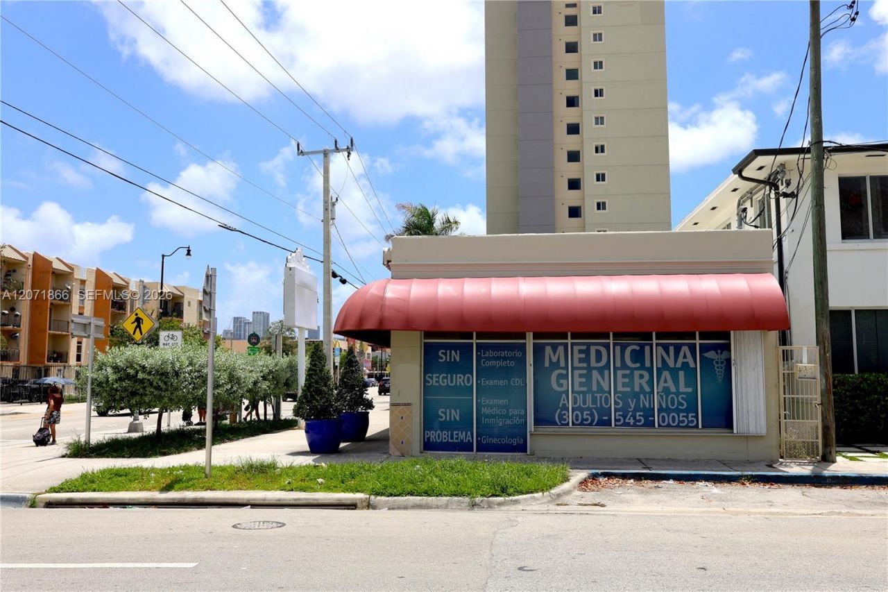 1058 SW 1st St , Miami, FL 33130 Photo