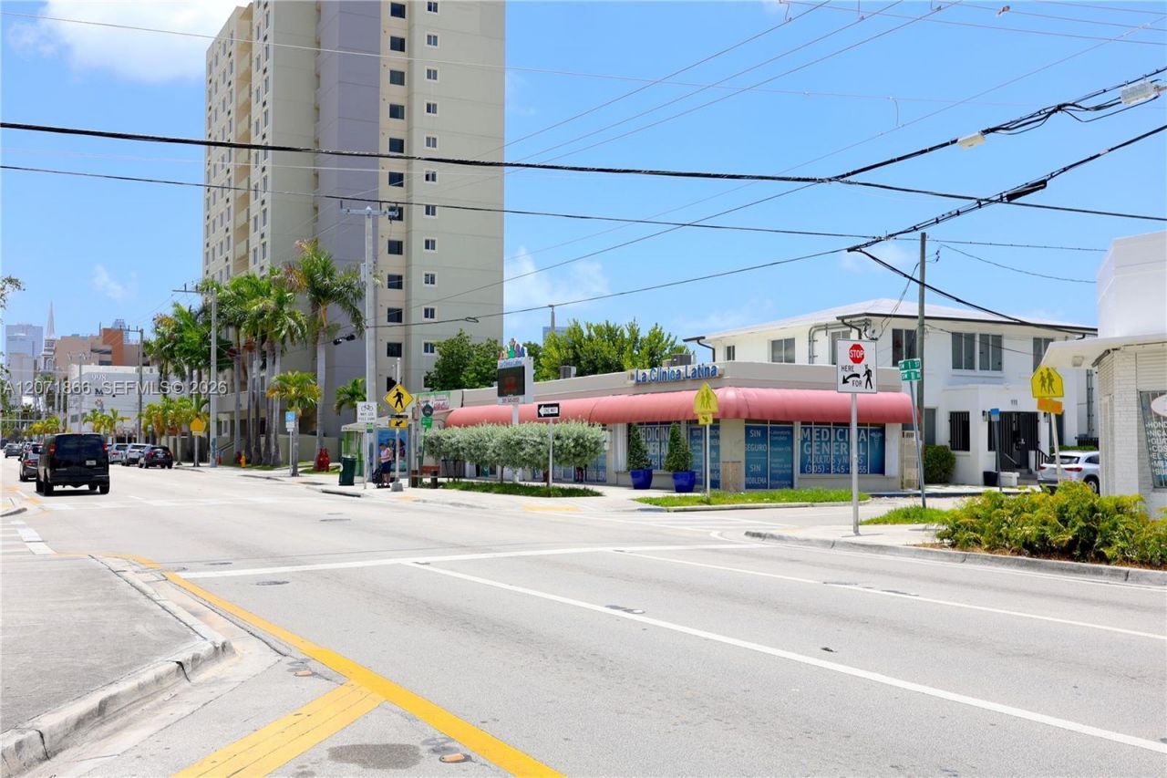 1058 SW 1st St , Miami, FL 33130 Photo