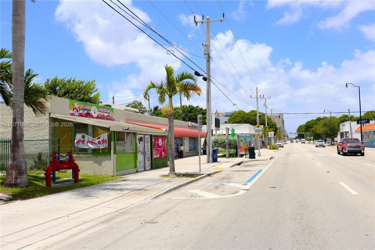 1058 SW 1st St , Miami, FL 33130 Photo