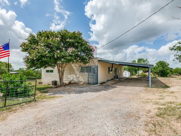 275 County Road 5634, Castroville, TX 78009
