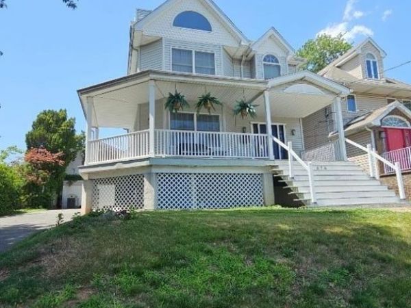 616 Hackensack St, Carlstadt, NJ 07072