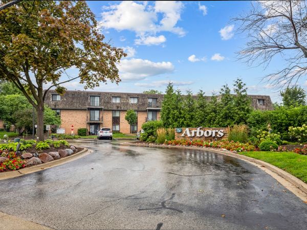 1 Oak Creek Drive, Unit 2303, Buffalo Grove, IL 60089