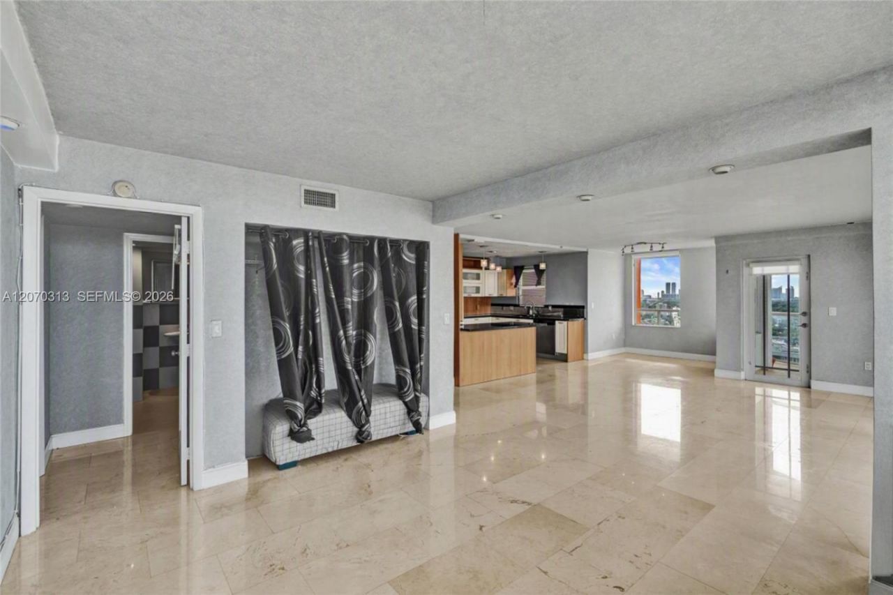 1351 NE Miami Gardens Dr, Unit PH15E, Miami, FL 33179 Photo