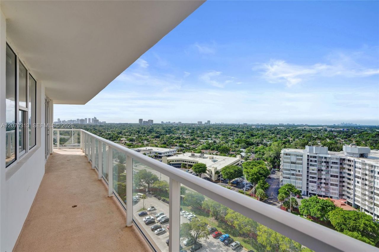 1351 NE Miami Gardens Dr, Unit PH15E, Miami, FL 33179 Photo