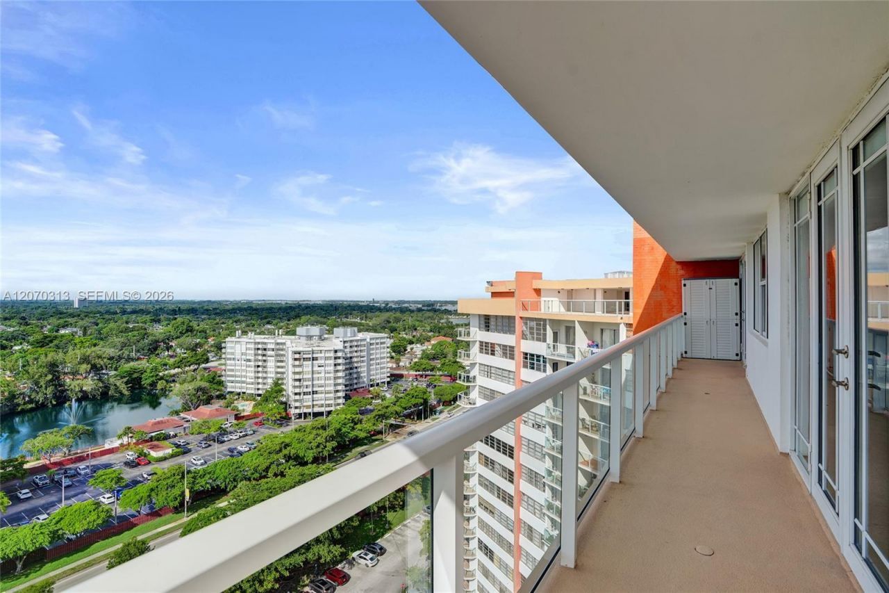 1351 NE Miami Gardens Dr, Unit PH15E, Miami, FL 33179 Photo