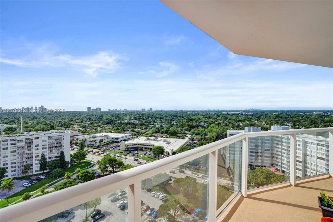 1351 NE Miami Gardens Dr, Unit PH15E, Miami, FL 33179 Photo