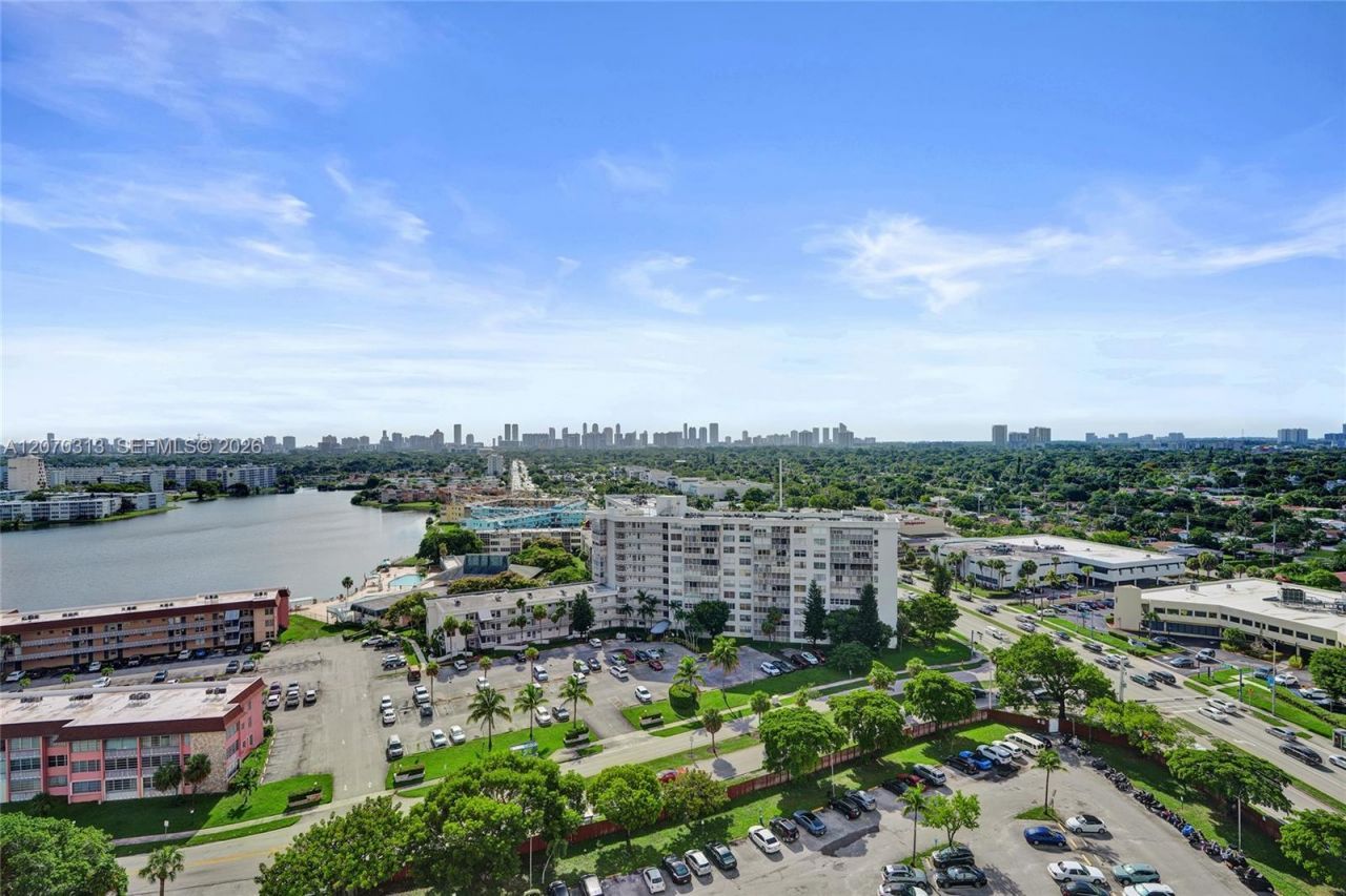1351 NE Miami Gardens Dr, Unit PH15E, Miami, FL 33179 Photo