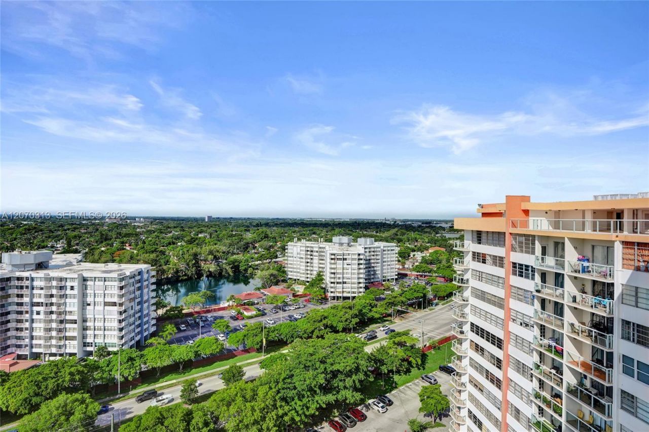 1351 NE Miami Gardens Dr, Unit PH15E, Miami, FL 33179 Photo