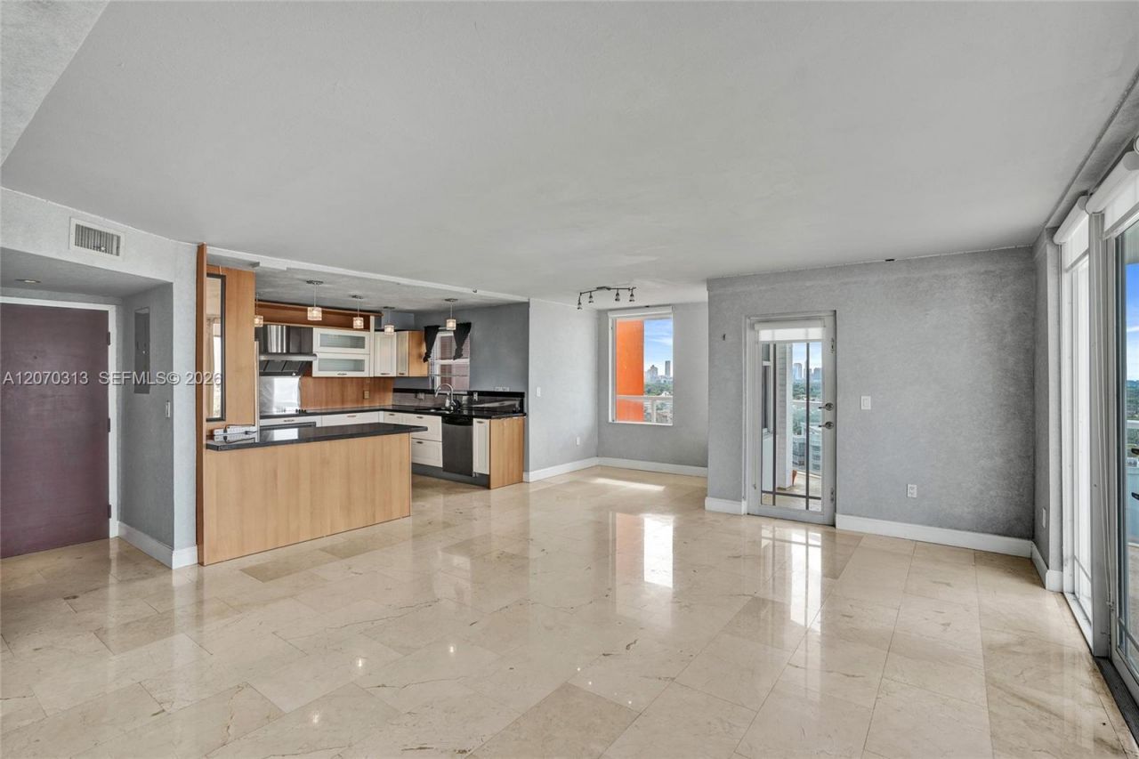 1351 NE Miami Gardens Dr, Unit PH15E, Miami, FL 33179 Photo