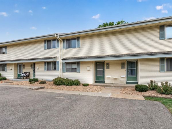 459 Mailand Court S, Maplewood, MN 55119